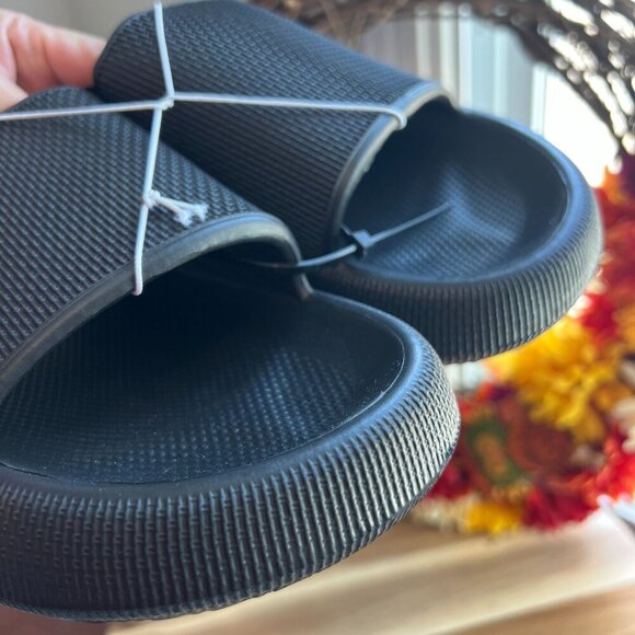 Cushionaire Mens Feather Cloud Pillow Slide Sandal Sz 10US in Black - Picture 5 of 5